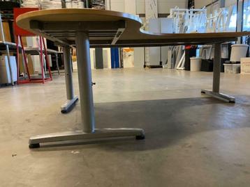 Instelbaar Ikea Galant hoekbureau 160x150/80xH62-82 cm, 5 st - afbeelding 3 Instelbaar Ikea Galant hoekbureau 160x150/80xH62-82 cm, 5 st - afbeelding 3