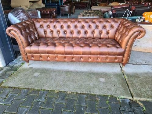 Chesterfield bank NIEUW cognac button seat + GRATIS BEZORGD, Huis en Inrichting, Banken | Bankstellen, Nieuw, Rechte bank, Leer