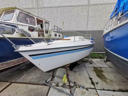 Kajuitzeilboot incl. Tuigage, zeilen en nieuwe antifouling Kajuitzeilboot incl. Tuigage, zeilen en nieuwe antifouling