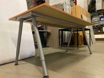 Ikea Galant - Instelbaar bureau met schroef 160x80xH62-82 cm - afbeelding 5 Ikea Galant - Instelbaar bureau met schroef 160x80xH62-82 cm - afbeelding 5