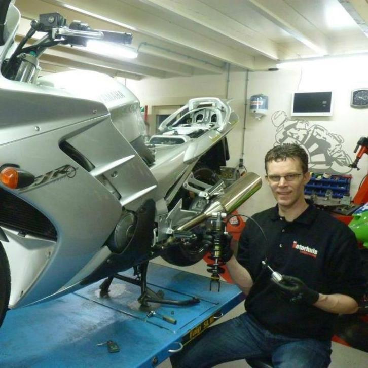 Vering specialist, alle type motoren. Veel acc in onze showroom Motorhuis Langezwaag
