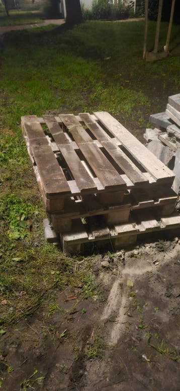5 pallets om gratis mee te nemen.