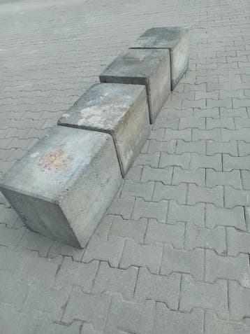 3 betonnen elementen