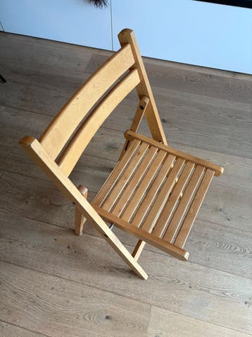 5 Houten klapstoelen - Handig en ruimtebesparend