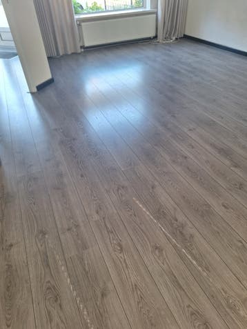 Gratis af te halen: ca. 35m² kliklaminaat met ondervloer