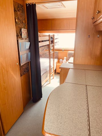 Te koop Dethleffs caravan met stapelbed