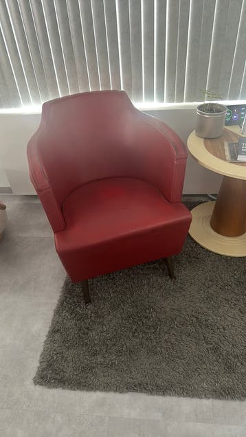 2 Rode leren fauteuils- Heerlijk zitcomfort