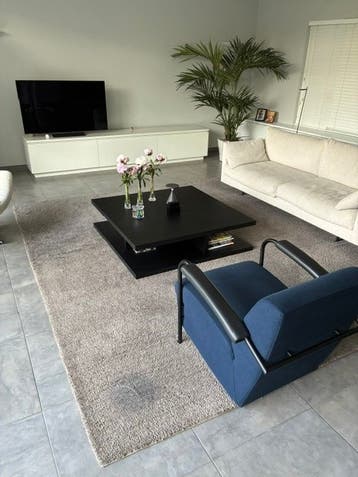 Ruim tapijt 3.50 x 3.50 m - Mooi afgewerkt, goede staat