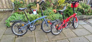 Te koop 2x BTWIN vouwfietsen lichtgrijs en rood