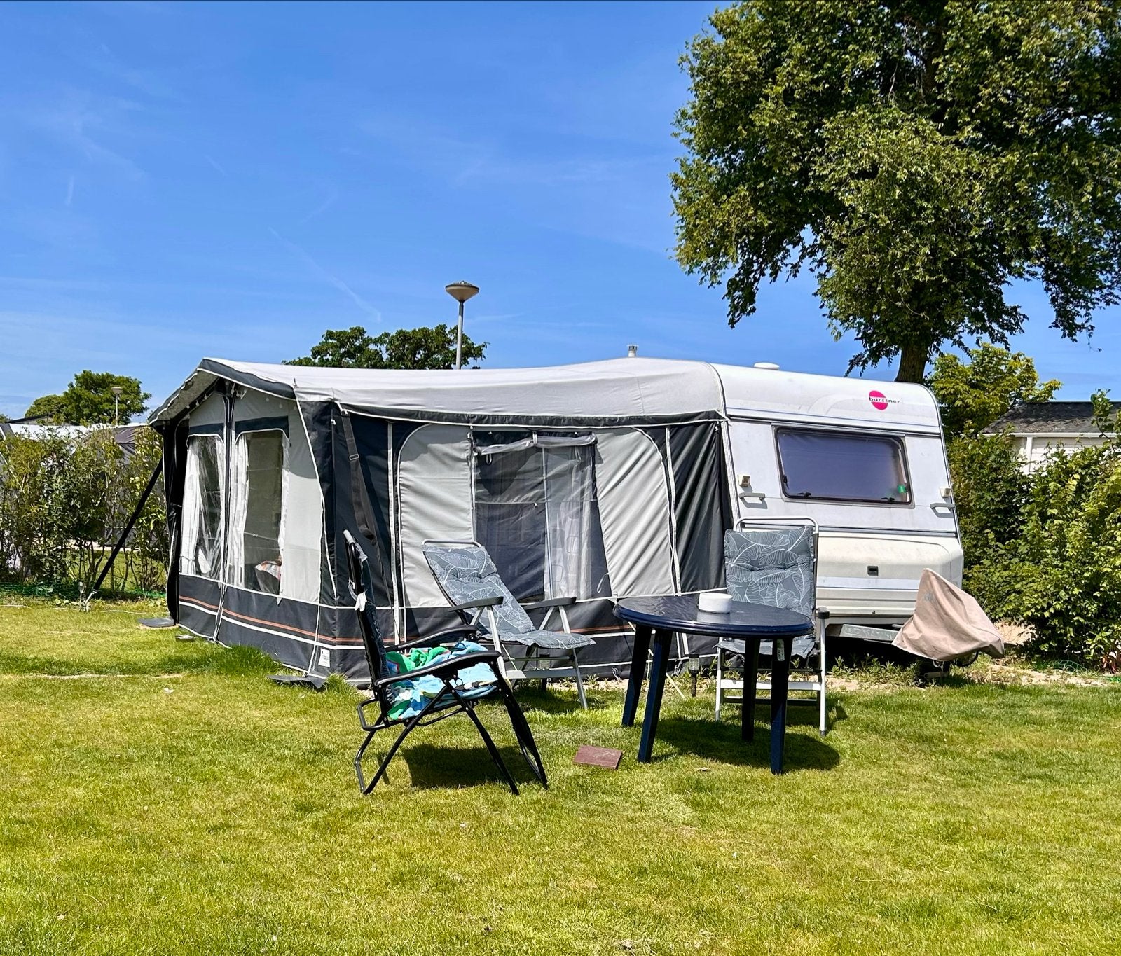 Burstner Holiday 420 TN - Modern interieur, mover, voortent
