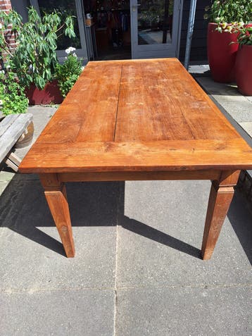grote eiken tafel.