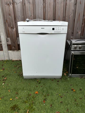Gratis: Bosch vaatwasser, ATAG oven, kookplaat en afzuigkap