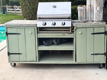 GRATIS Buitenkeuken met gasbarbecue en granieten blad