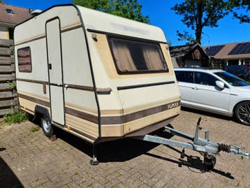 Caravan Dethleffs Nomad vast bed