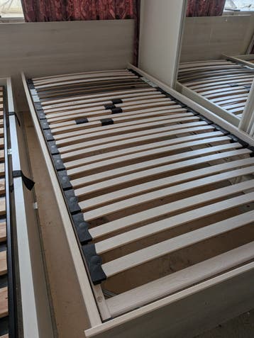 Gratis af te halen: Twee eenpersoonsbedden (90x200 cm)