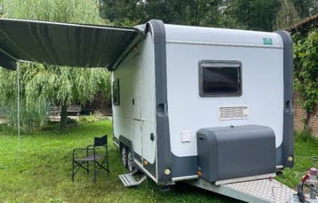 Mooie Knaus Deseo Transport Caravan