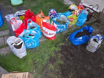 Gratis tuinaarde in zakken, direct op te halen!