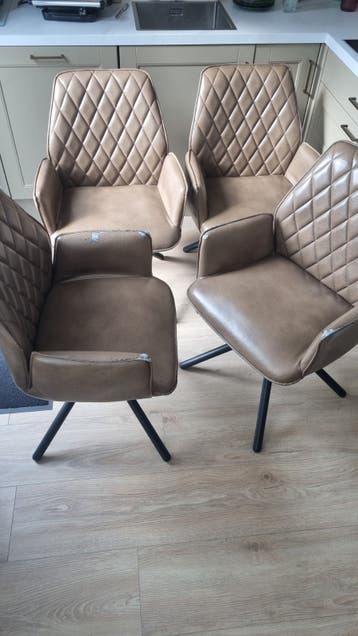 Eettafelstoelen GRATIS!