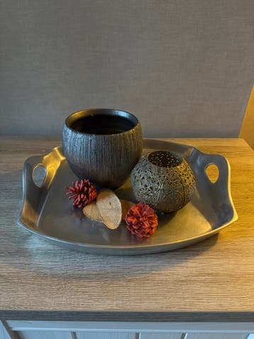 Decoratief dienblad met pot en theelichthouder