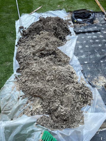 Zand en grond uit tuin - Gratis af te halen