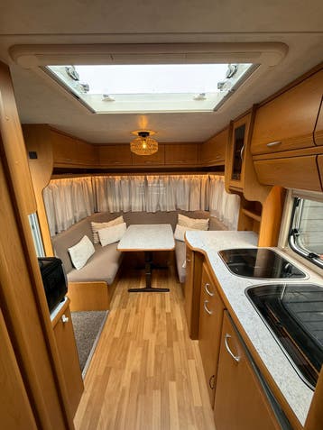 Caravan met Airco/Mover/Levelsysteem Emma matras. Wilk 470