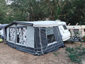 Hobby 495 UFE exellent met voortent en luifel