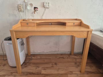 GRATIS bureau + lamp