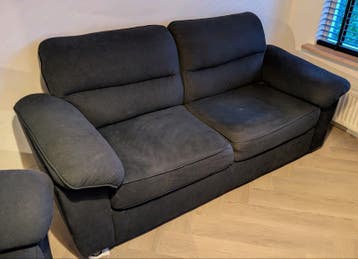 Set van 2 zwarte stoffen bankstellen (gratis af te halen)