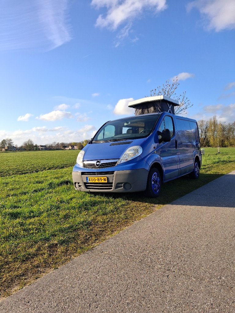 Opel Vivaro buscamper met nieuwe inbouw, Euro 5, <200k km