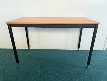 Gratis afhalen Kantoor tafel (in hoogte verstelbaar)