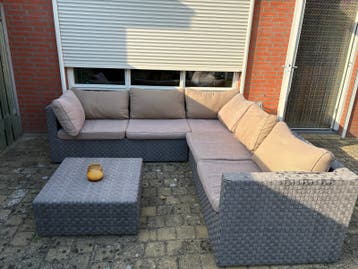 Grote Wicker Loungeset met Kussens en Salontafel