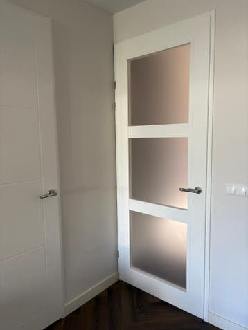Op te halen in Eerbeek! Binnendeur met 3 panelen melkglas