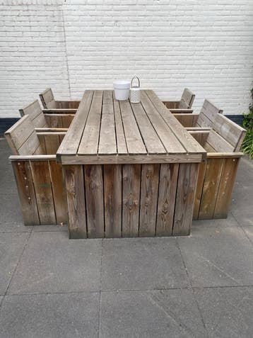 Houten tuinset met 6 stoelen. Gratis af te halen