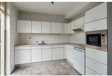 Hoekkeuken 2.80 bij 2.40. Gratis!