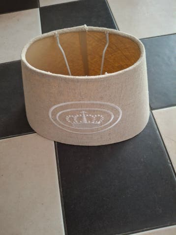 Gratis lampenkap met kroonmotief