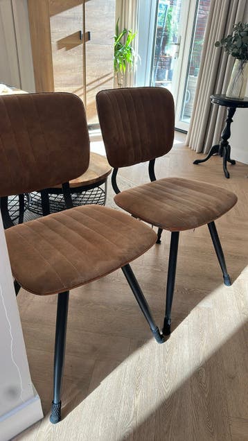Set van 2 bruine eetkamerstoelen - Gebruikt