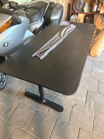 IKEA bureau 160x80x72h gratis af te halen