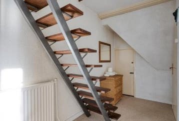 Stalen en houten trap
