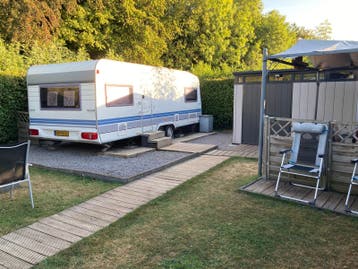 Caravan Hobby Prestige op vaste jaarplaats zuid Limburg