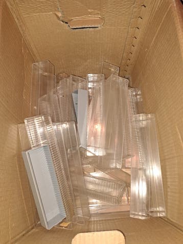 Dia bakjes voor opslag en organisatie gratis
