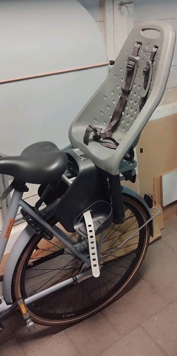 Yepp Achterzitje, grijs, Incl. Adapter fietsendrager.