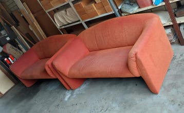 Leolux banken 160 cm breed, oranje met slijtageplekken