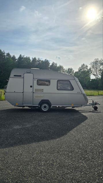 Kip De Luxe KL40T Caravan uit 1992 met voortent