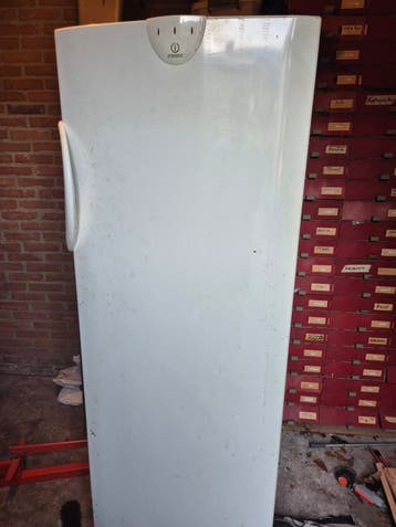 Indesit Vriezer - Ruime Vriezer met Lades