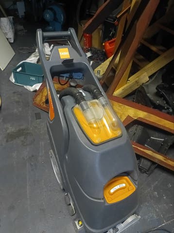 schrobmachine schrobzuigmachine tapijtreiniger