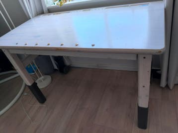 Gratis whitewash meubels (bed, kast, nachtkastje, bureau)