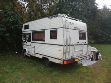 Eura Mobil Camper met 4 zonnepanelen en 12V off-grid systeem