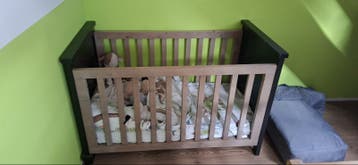 Complete babykamer: Ledikant,Commode, Kledingkast, Wandplank