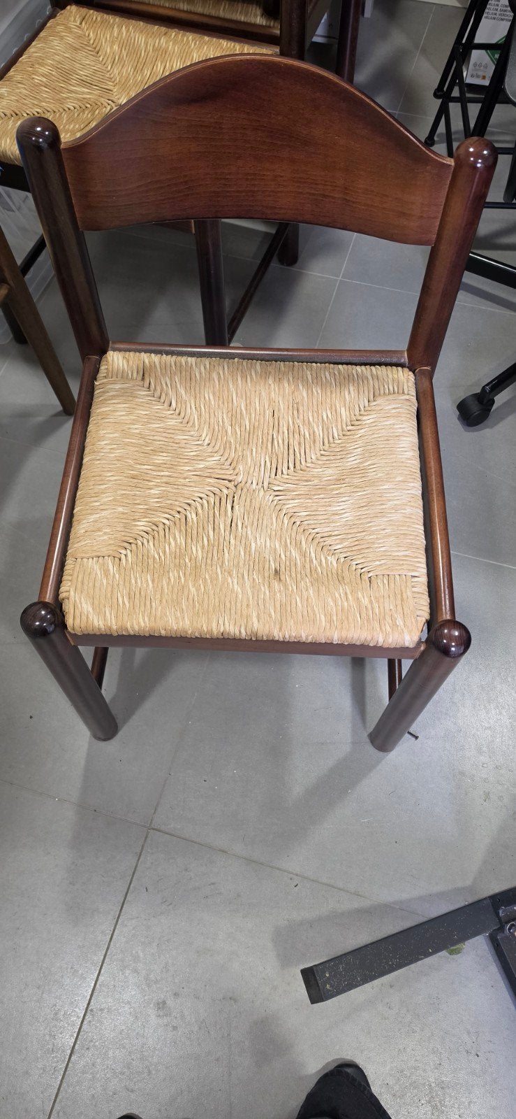 4 Vintage houten stoel met rieten zitting.