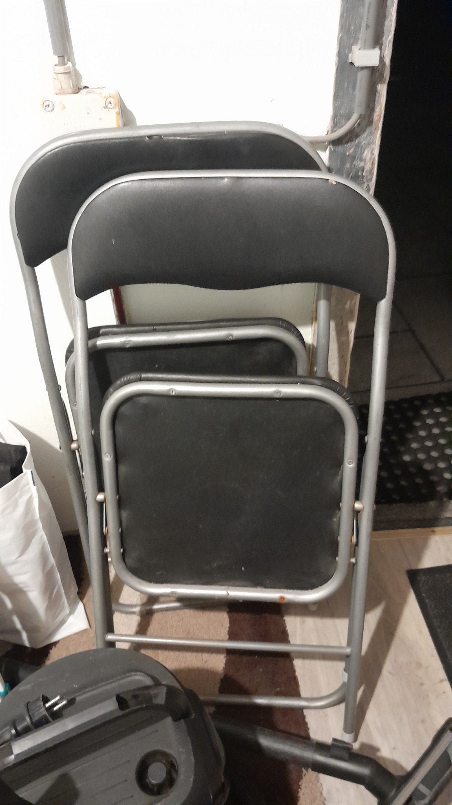 2 gebruikte klapstoelen gratis af te halen